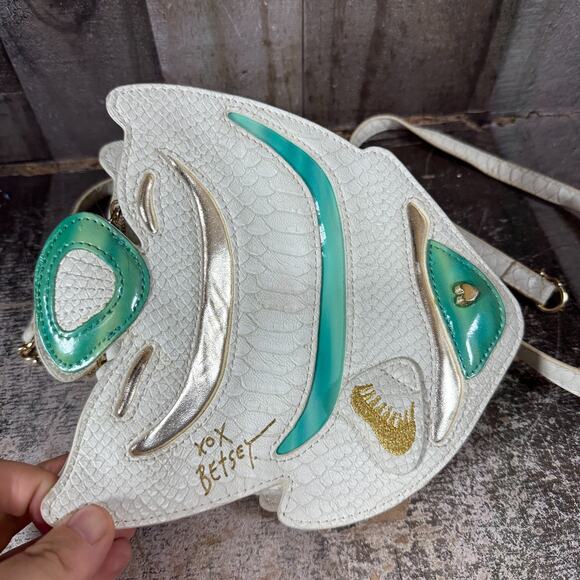 Betsey Johnson XOX KITSCH FISHY Crossbody Angel - Picture 12 of 13